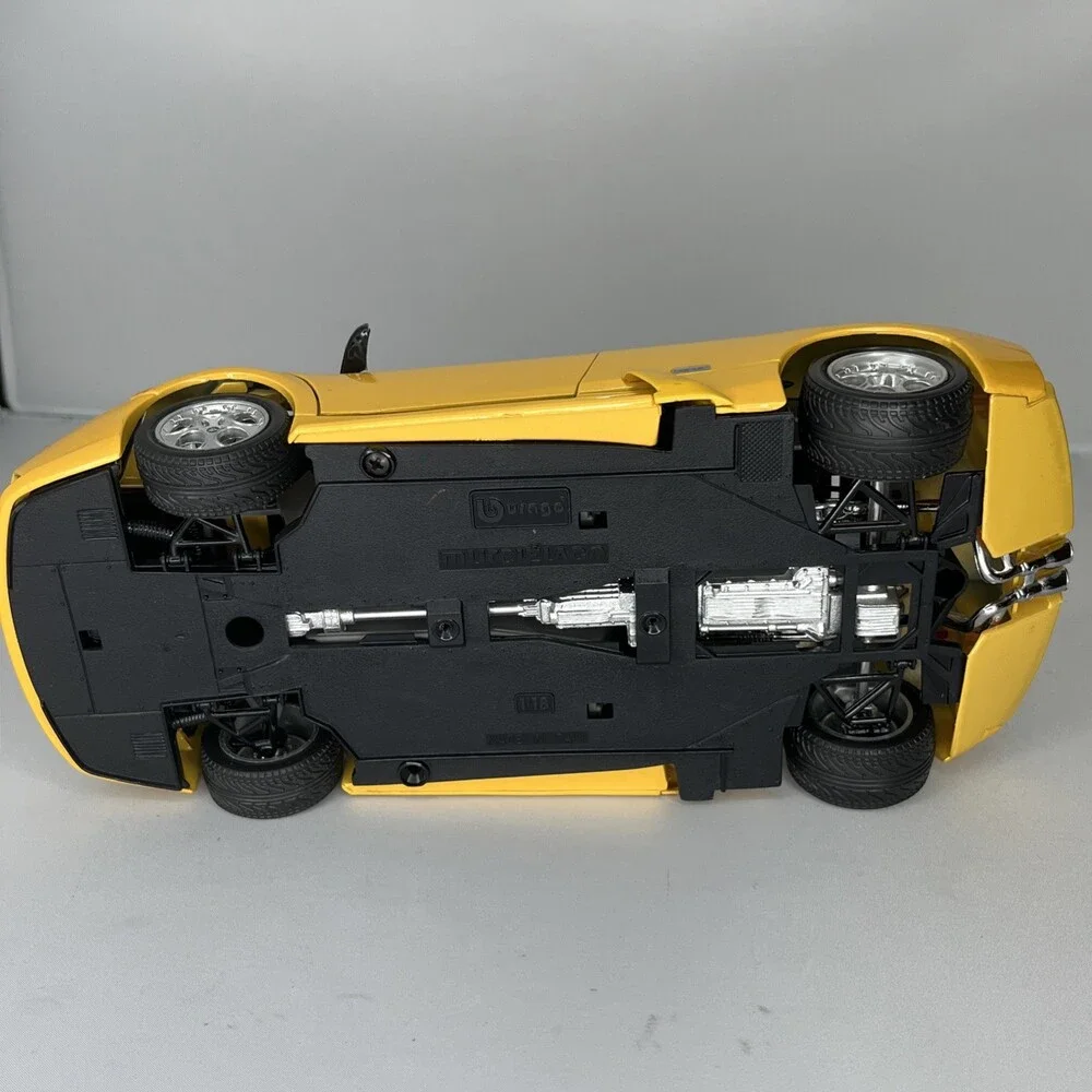 Burago Lamborghini Murciélago Car - Yellow - Scale 1/18 - Made In Italy